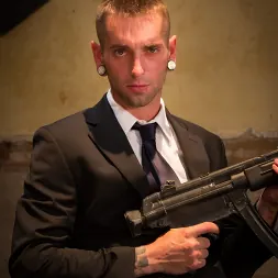 AJ Applegate に 'Kink' 全能の反逆者！ダブルぬいぐるみの強盗ヘイストが倒れる！ (サムネイル 1)