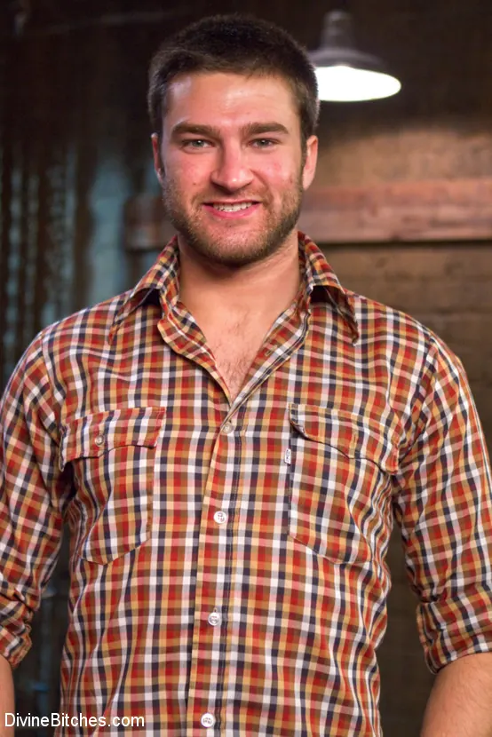 Kink 'Oiled Ass Worship and Power Tools' starring Lea Lexis (Photo 2)