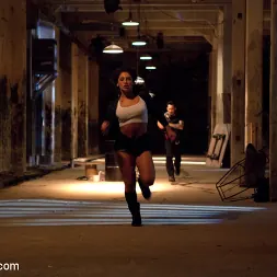 Abella Danger en 'Kink' Cazadores de recompensas anales (Miniatura 11)