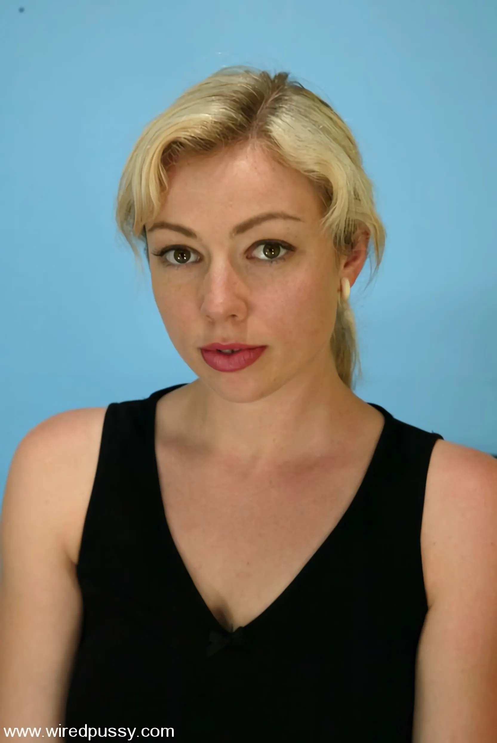 Adriana Nicole en 'Adriana Nicole' from 'Kink' (foto 1) Kink 'Adriana Nicole' protagonizando Adriana Nicole (foto 1)