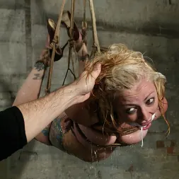 Adrianna Nicole en 'Kink' James y Adrianna Nicole (Miniatura 7)