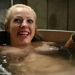 Adrianna Nicole en 'Kink' James y Adrianna Nicole (Miniatura 15)