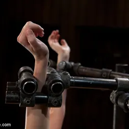 Adrianna Nicole en 'Kink' Pecho duro (Miniatura 10)