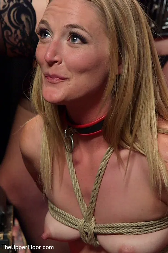 Kink 'Una orgía de esclavos como ninguna otra' protagonizando Aiden Starr (foto 1)