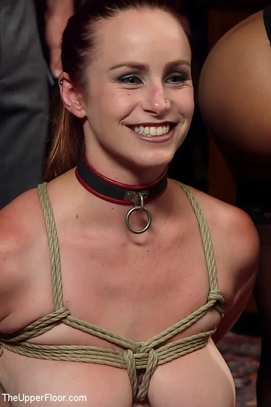 Kink 'Una orgía de esclavos como ninguna otra' protagonizando Aiden Starr (foto 3)