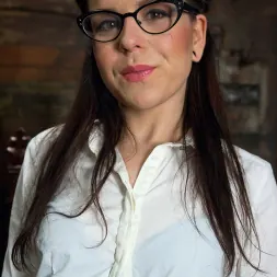 Aiden Starr en 'Kink' Chicas universitarias anales (Miniatura 1)