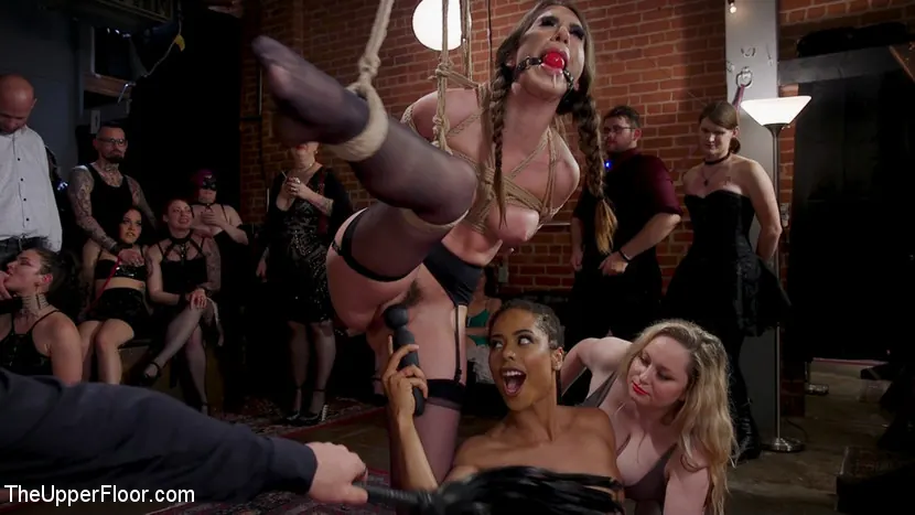 Kink 'Una puta caótica se roba todas las pollas en la orgía swinger de verano' protagonizando Aiden Starr (foto 12)