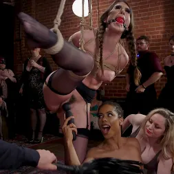Aiden Starr en 'Kink' Una puta caótica se roba todas las pollas en la orgía swinger de verano (Miniatura 12)