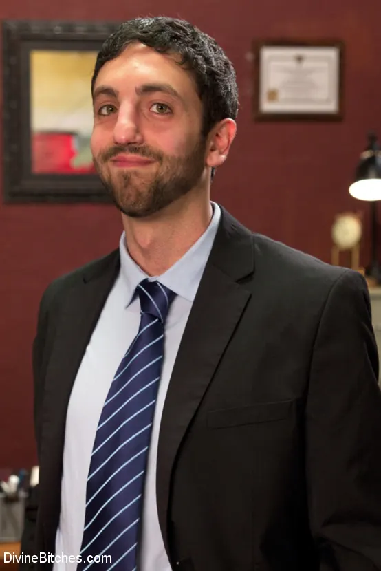 Kink 'La humillación de la escoria corporativa CFNM se apodera de todo: parte 2' protagonizando Aiden Starr (foto 13)