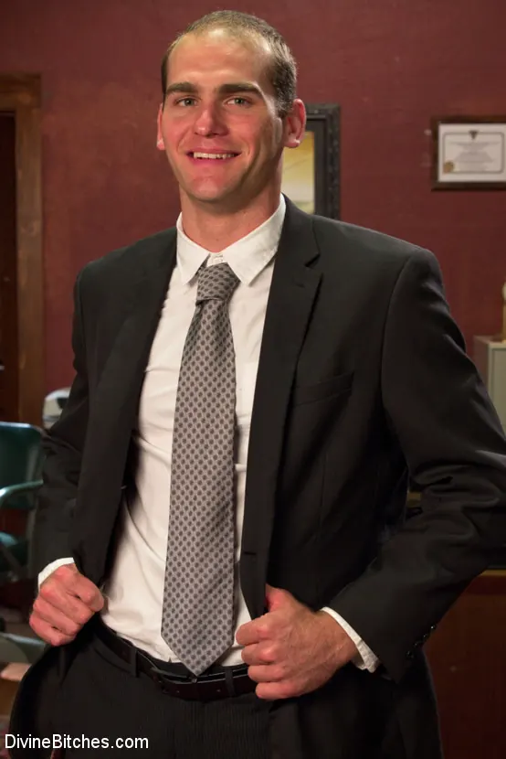 Kink 'La humillación de la escoria corporativa CFNM se apodera de todo: parte 2' protagonizando Aiden Starr (foto 14)