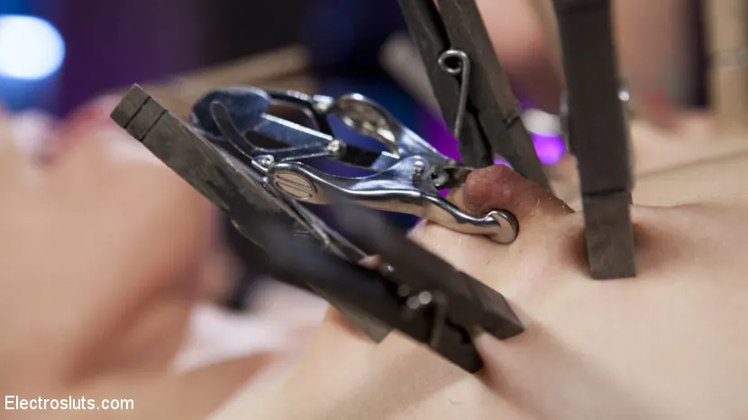 Kink '¡La electroslut Emma Haize regresa!' protagonizando Aiden Starr (foto 6)