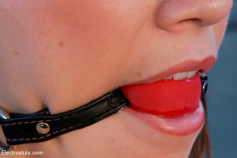 Kink 'First time with Electrosex: Hanna's Introduction' starring Aiden Starr (Photo 13)