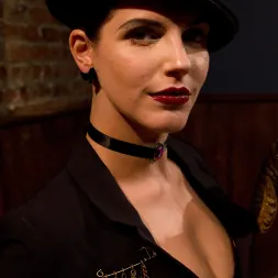 Aiden Starr in 'Kink' La Semence Des Vampires (Thumbnail 1)