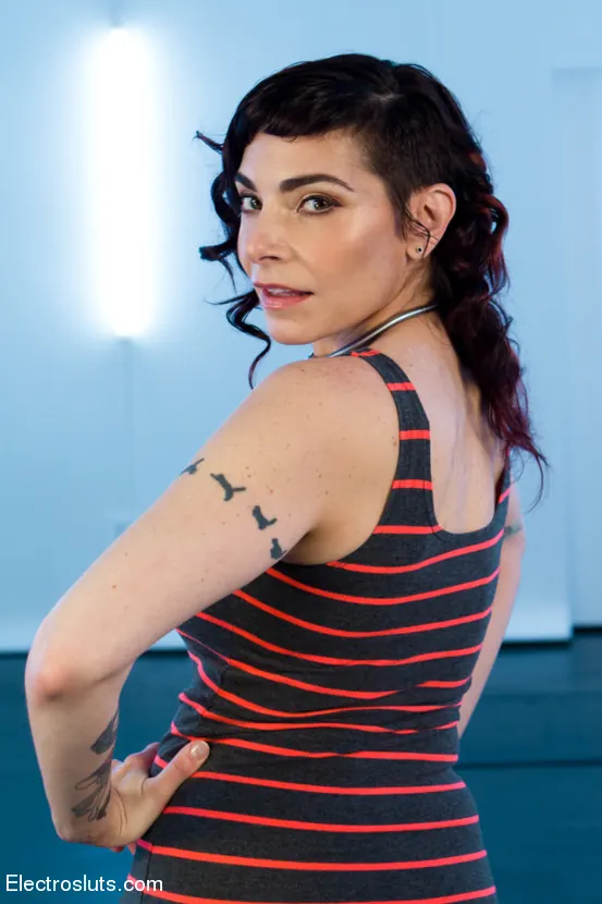 Kink 'Live! Exotic beauties submit to wild electric domination.' starring Aiden Starr (Photo 1)