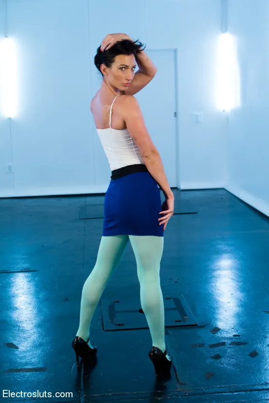 Kink 'Live! Exotic beauties submit to wild electric domination.' starring Aiden Starr (Photo 13)