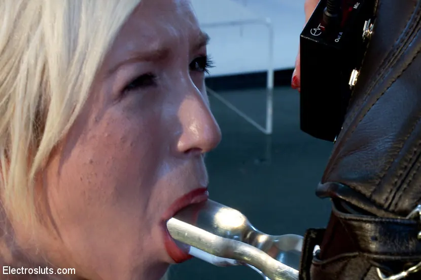 Kink 'Maia's Electrifying Sexuality' starring Aiden Starr (Photo 6)