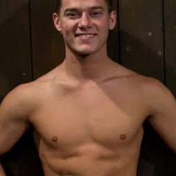 Aiden Starr en 'Kink' ¡Nueva competencia de carne de esclavos EN VIVO! (Miniatura 2)