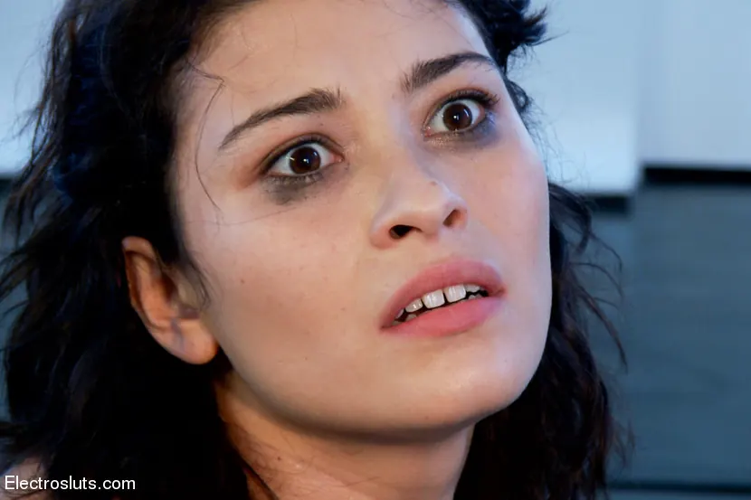 Kink 'Raven Loves Electricity!' starring Aiden Starr (Photo 9)