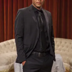 Aiden Starr en 'Kink' La orgía de esclavos del cumpleaños del mayordomo (Miniatura 18)