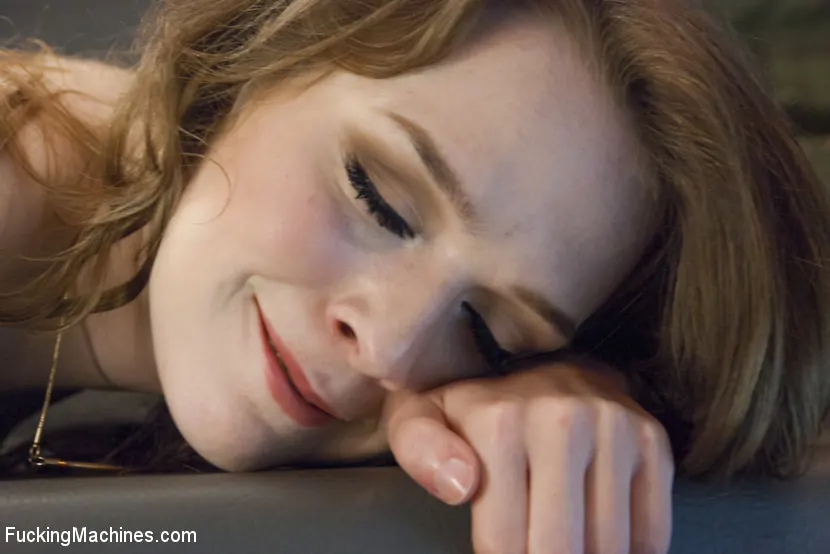 Kink '注意！デッキの湯たんぽ！私たちのイチゴのブロンドの兵士はファックマシン' 主演 Alaina Fox (写真 8)