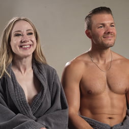 Alaina Taylor に ちょっと淫らな精液の布 (写真 16) Alaina Taylor に 'Kink' ちょっと淫らな精液の布 (サムネイル 16)