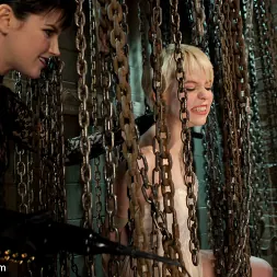 Alani Pi に 'Kink' 電気チェーンは彼女の捕虜を保つ (サムネイル 15)