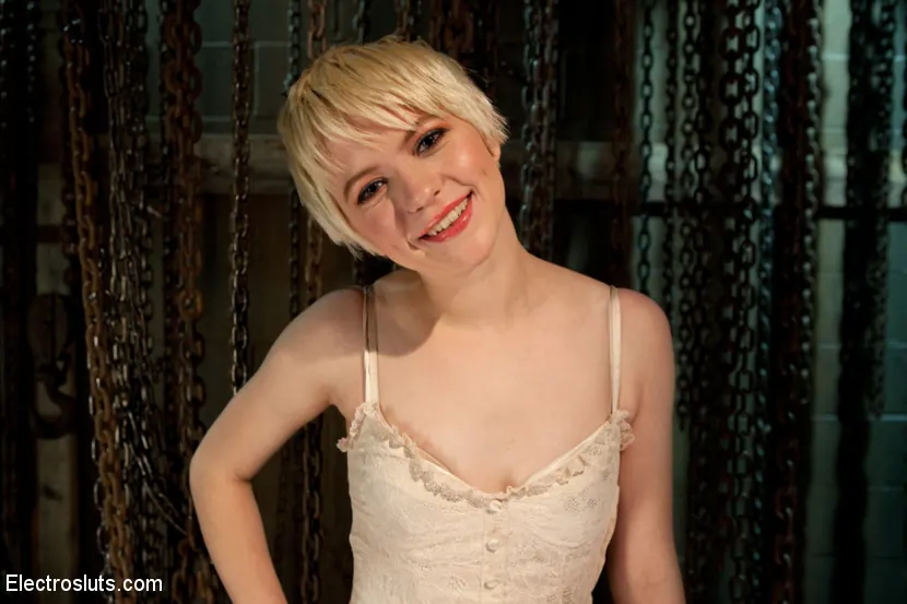 Kink '磁器の人形がElecrto-DPを感じる' 主演 Alani Pi (写真 5)