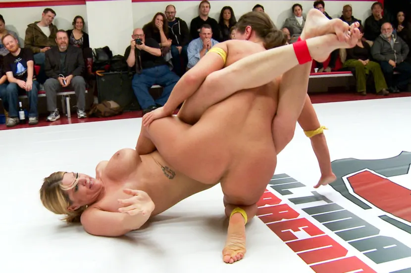 Kink 'Sorpresa definitiva. Los novatos sufren acoso de Ariel X' protagonizando Alexa Aimes (foto 6)