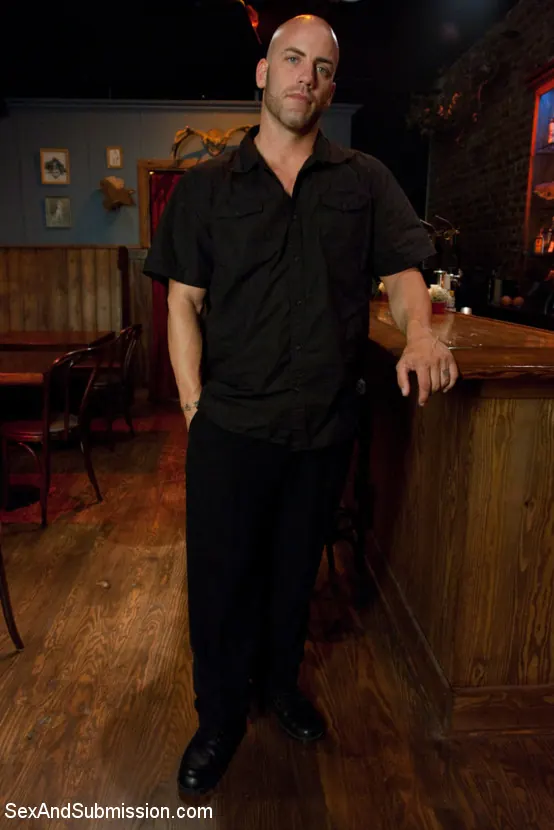 Alexis Breeze en 'Camarera ladrona' from 'Kink' (foto 18) Kink 'Camarera ladrona' protagonizando Alexis Breeze (foto 18)