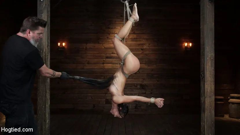 Kink 'アレクシステーの初めての不幸な緊縛で苦しんでいる' 主演 Alexis Tae (写真 11)