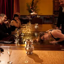 Alexxa Bound en Cena comunitaria (foto 17) Alexxa Bound en 'Kink' Cena comunitaria (Miniatura 17)