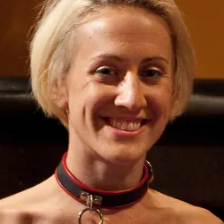 Alexxa Bound en Cena comunitaria (foto 23) Alexxa Bound en 'Kink' Cena comunitaria (Miniatura 23)