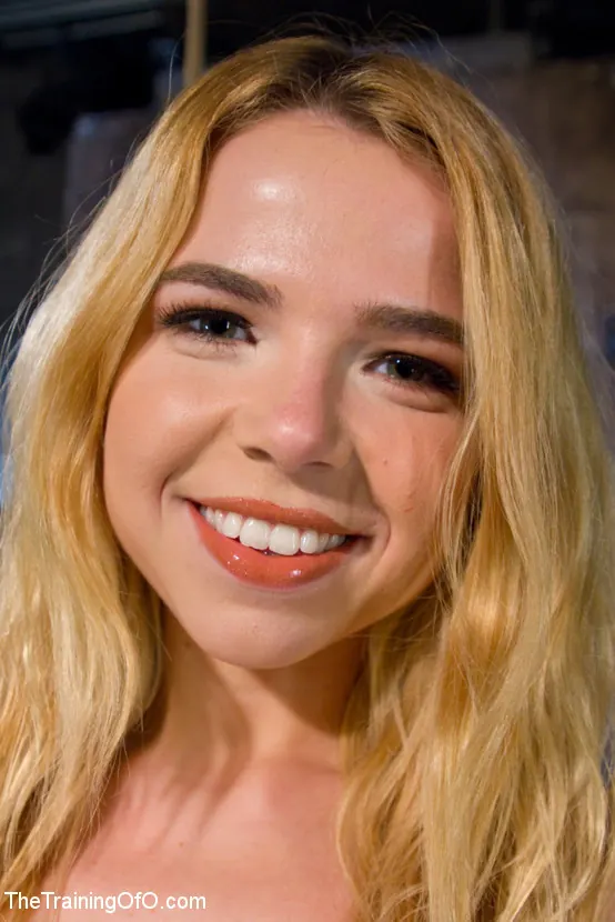 Kink 'ハードボンデージで鍛えられたアナル・スリット：Alina West Day 2' 主演 Alina West (写真 18)