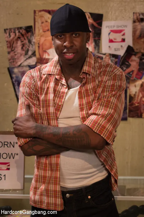 Kink 'Ruta 69: Camioneros bienvenidos. ¡Puta de tienda porno doble penetración!' protagonizando Alisha Adams (foto 1)