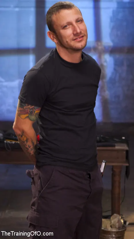 Kink 'アリソン・レイの奴隷訓練' 主演 Alison Rey (写真 18)