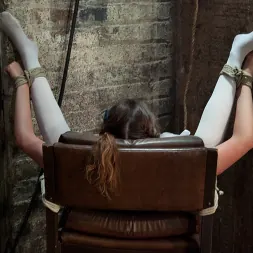 Allie Haze en 'Kink' ¡Nuestra pequeña y linda coleta está atada como una zorra, azotada y follada con los dedos hasta que eyacula! (Miniatura 9)