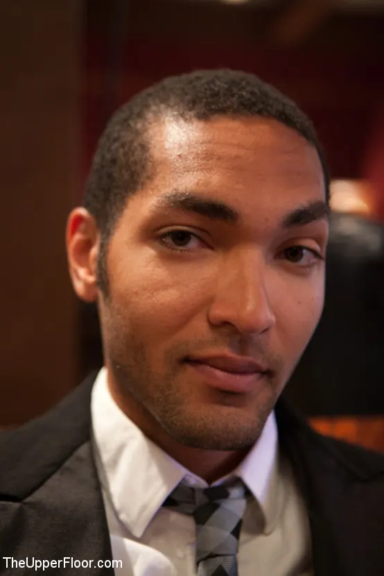 Kink 'Tres hermosas zorras piden una polla a la casa' protagonizando Allie James (foto 21)