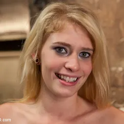 Allie James に 完璧なリトルコック・スラットのトレーニング、最終日 (写真 8) Allie James に 'Kink' 完璧なリトルコック・スラットのトレーニング、最終日 (サムネイル 8)