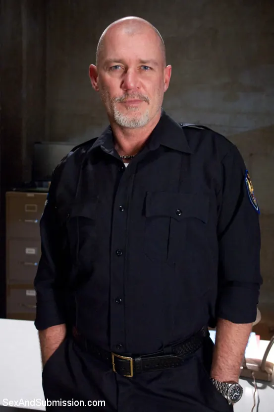 Alysa に 'ロシアのスパイ' from 'Kink' (写真 8) Kink 'ロシアのスパイ' 主演 Alysa (写真 8)