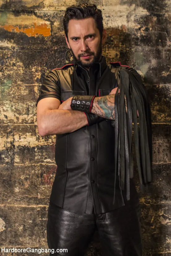 Amara Romani en '¡Puta sucia del sótano follada implacablemente con 5 pollas!' from 'Kink' (foto 18) Kink '¡Puta sucia del sótano follada implacablemente con 5 pollas!' protagonizando Amara Romani (foto 18)