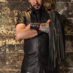 Amara Romani en ¡Puta sucia del sótano follada implacablemente con 5 pollas! (foto 18) Amara Romani en 'Kink' ¡Puta sucia del sótano follada implacablemente con 5 pollas! (Miniatura 18)