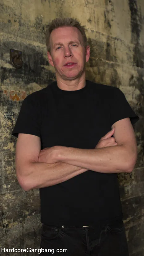 Amara Romani en '¡Puta sucia del sótano follada implacablemente con 5 pollas!' from 'Kink' (foto 19) Kink '¡Puta sucia del sótano follada implacablemente con 5 pollas!' protagonizando Amara Romani (foto 19)