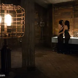 Amber Rayne に 'Kink' アナルスラッツ：クリスティーナローズとアンバーレイン (サムネイル 18)