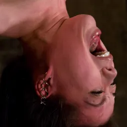 Amie in 'Kink' New Girl (Thumbnail 10)