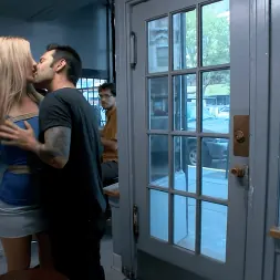 Amy Brooke en 'Kink' Puta anal (Miniatura 1)