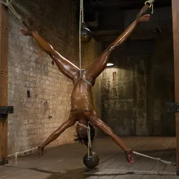 Ana Foxxx に 'Kink' 元滑走路モデルTamed  -  Ana Foxxx (サムネイル 4)