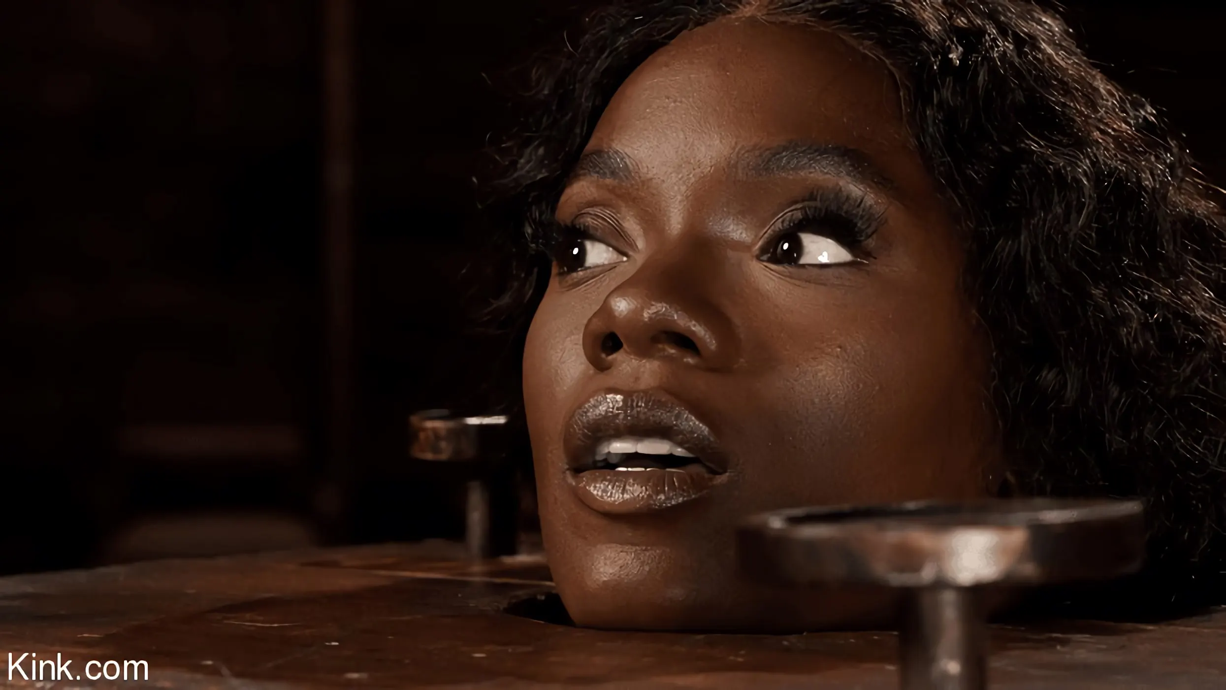 Kink 'Foxxxy痴女はデバイスの緊縛に苦しんでいます' 主演 Ana Foxxx (写真 1)