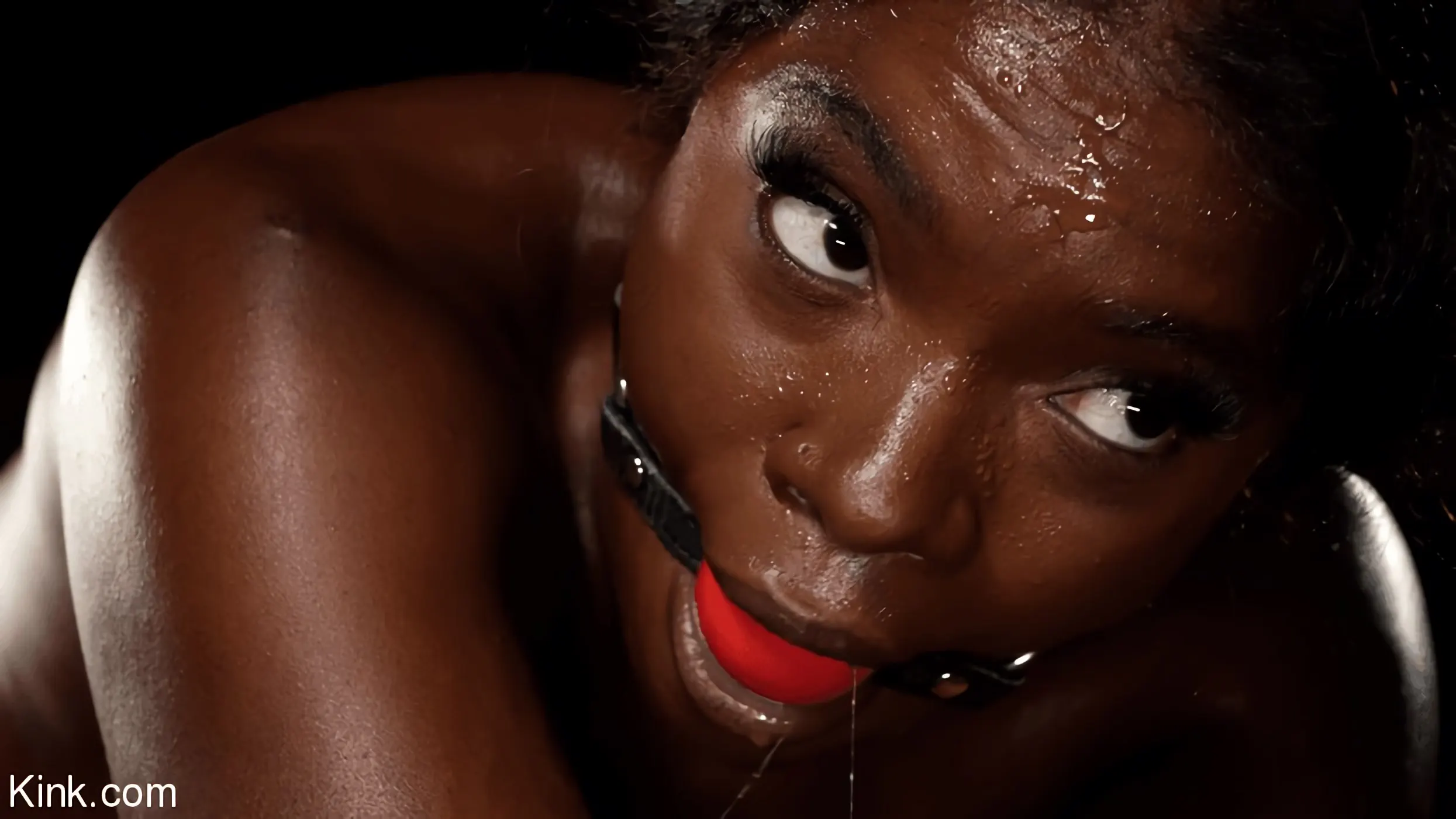 Ana Foxxx に 'Foxxxy痴女はデバイスの緊縛に苦しんでいます' from 'Kink' (写真 18) Kink 'Foxxxy痴女はデバイスの緊縛に苦しんでいます' 主演 Ana Foxxx (写真 18)