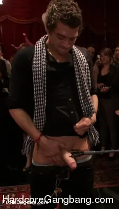 Andrea Acosta en '¡¡¡Hermanastras guarrillas son folladas en grupo por 8 hombres!!!' from 'Kink' (foto 17) Kink '¡¡¡Hermanastras guarrillas son folladas en grupo por 8 hombres!!!' protagonizando Andrea Acosta (foto 17)