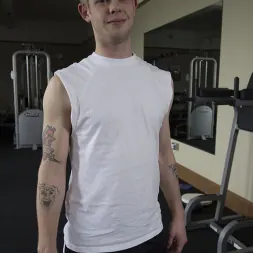 Angel Allwood en 'Kink' Entrenador físico adora los pies sudorosos de una MILF, parte 2 (Miniatura 10)